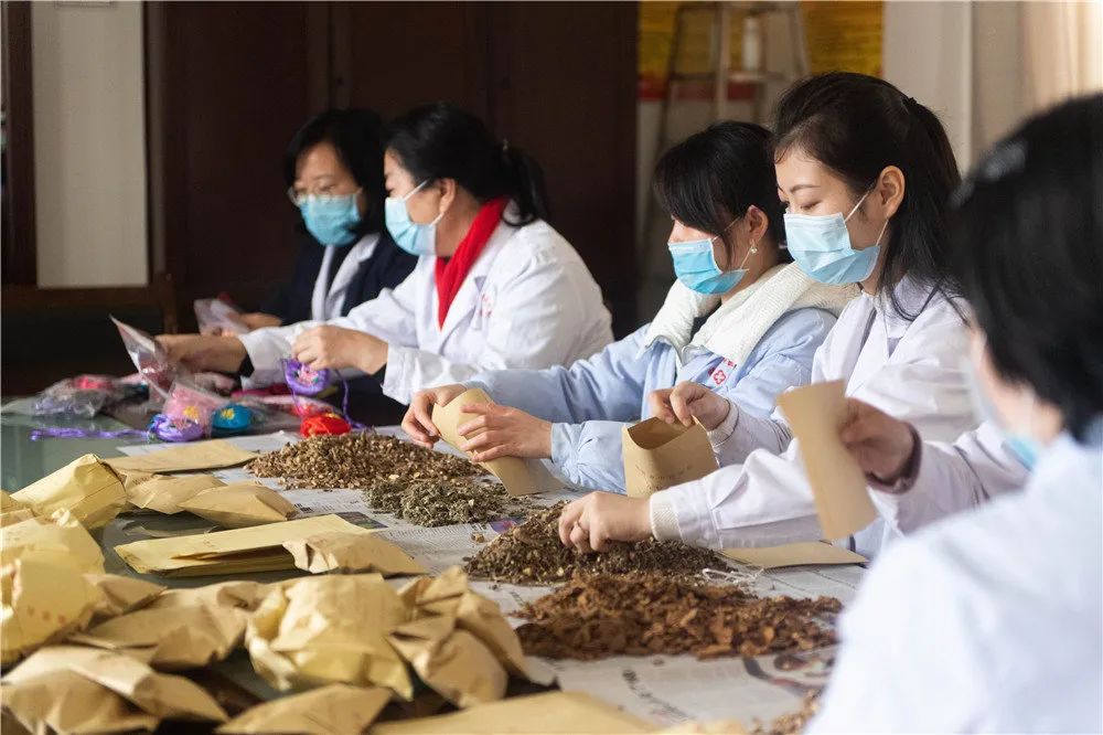 光明日报：张伯礼宣讲中医药抗疫与核心价值观的优势(图2)