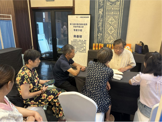 服务民众<a href=http://www.jiuyinews.cn/jiankang/ target=_blank class=infotextkey>健康</a> 彰显<a href=http://www.jiuyinews.cn/hangye/zhongyi/ target=_blank class=infotextkey><a href=http://ask.bx9y.com/zhongyike/ target=_blank class=infotextkey>中医</a></a>药非遗魅力(图4)