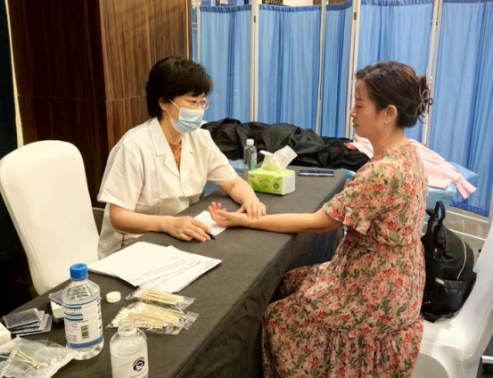 服务民众<a href=http://www.jiuyinews.cn/jiankang/ target=_blank class=infotextkey>健康</a> 彰显<a href=http://www.jiuyinews.cn/hangye/zhongyi/ target=_blank class=infotextkey><a href=http://ask.bx9y.com/zhongyike/ target=_blank class=infotextkey>中医</a></a>药非遗魅力(图7)
