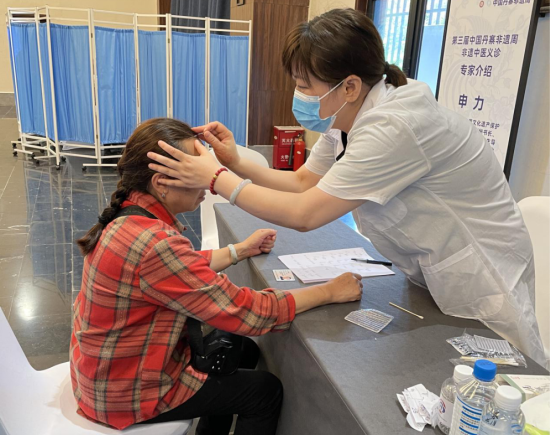 服务民众<a href=http://www.jiuyinews.cn/jiankang/ target=_blank class=infotextkey>健康</a> 彰显<a href=http://www.jiuyinews.cn/hangye/zhongyi/ target=_blank class=infotextkey><a href=http://ask.bx9y.com/zhongyike/ target=_blank class=infotextkey>中医</a></a>药非遗魅力(图8)