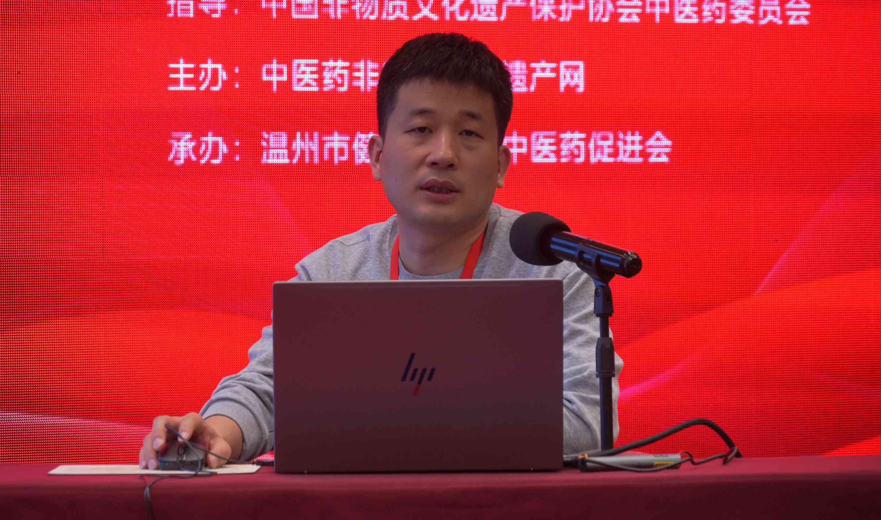 姜昆授课.jpg 姜昆授课.jpg