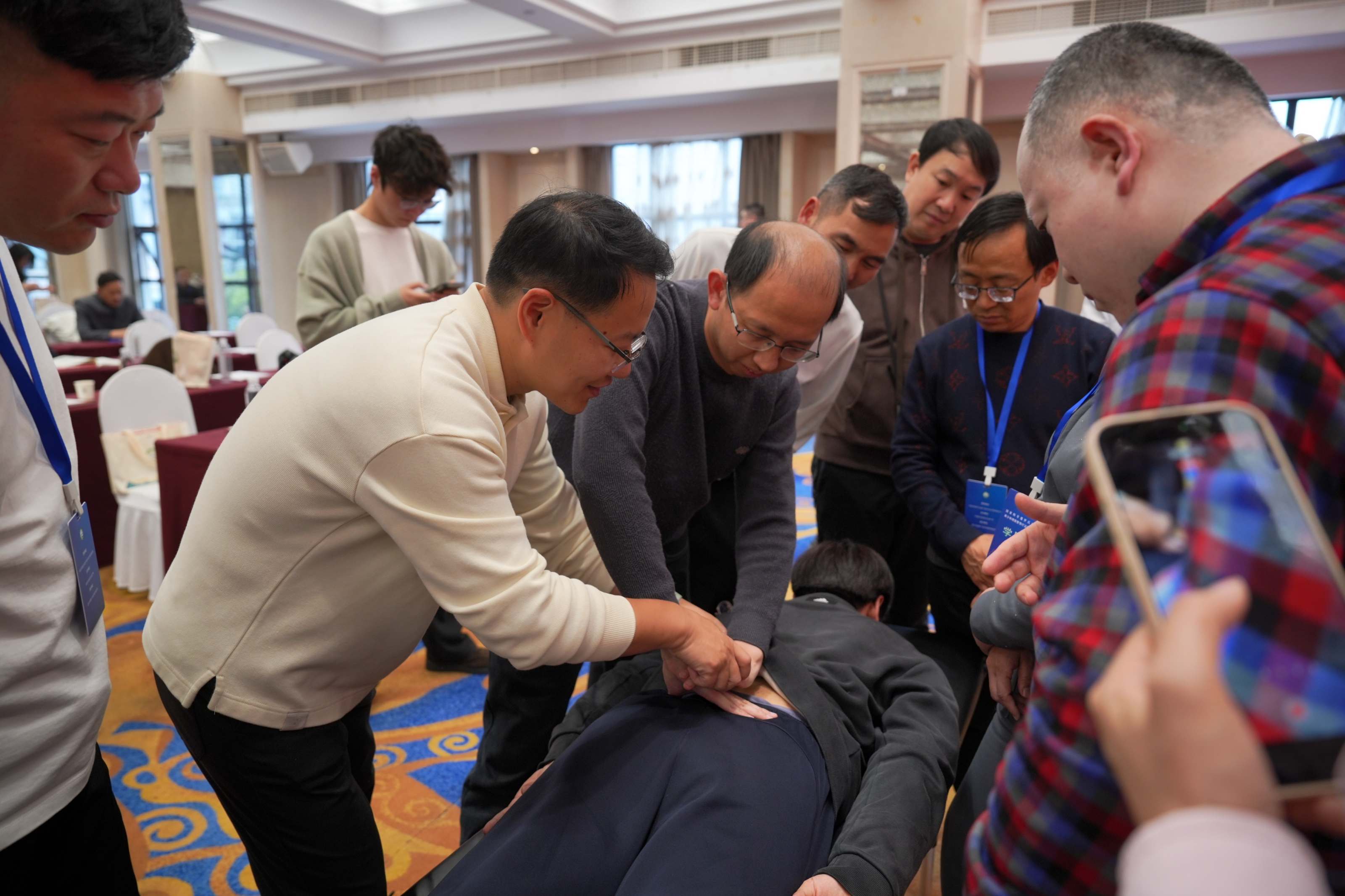 方月龙示范手法.jpg 方月龙示范手法.jpg