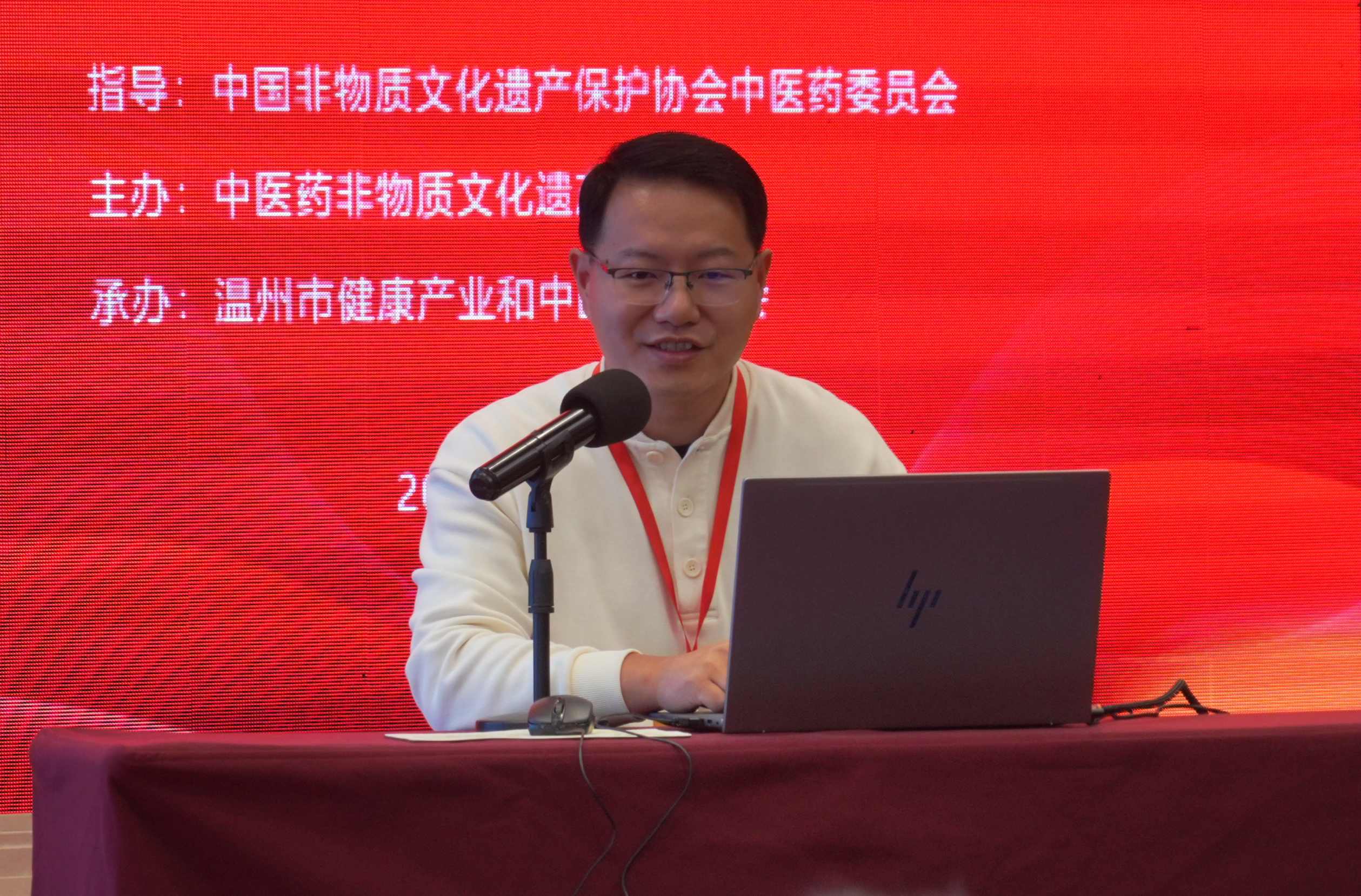 方月龙.jpg 方月龙.jpg