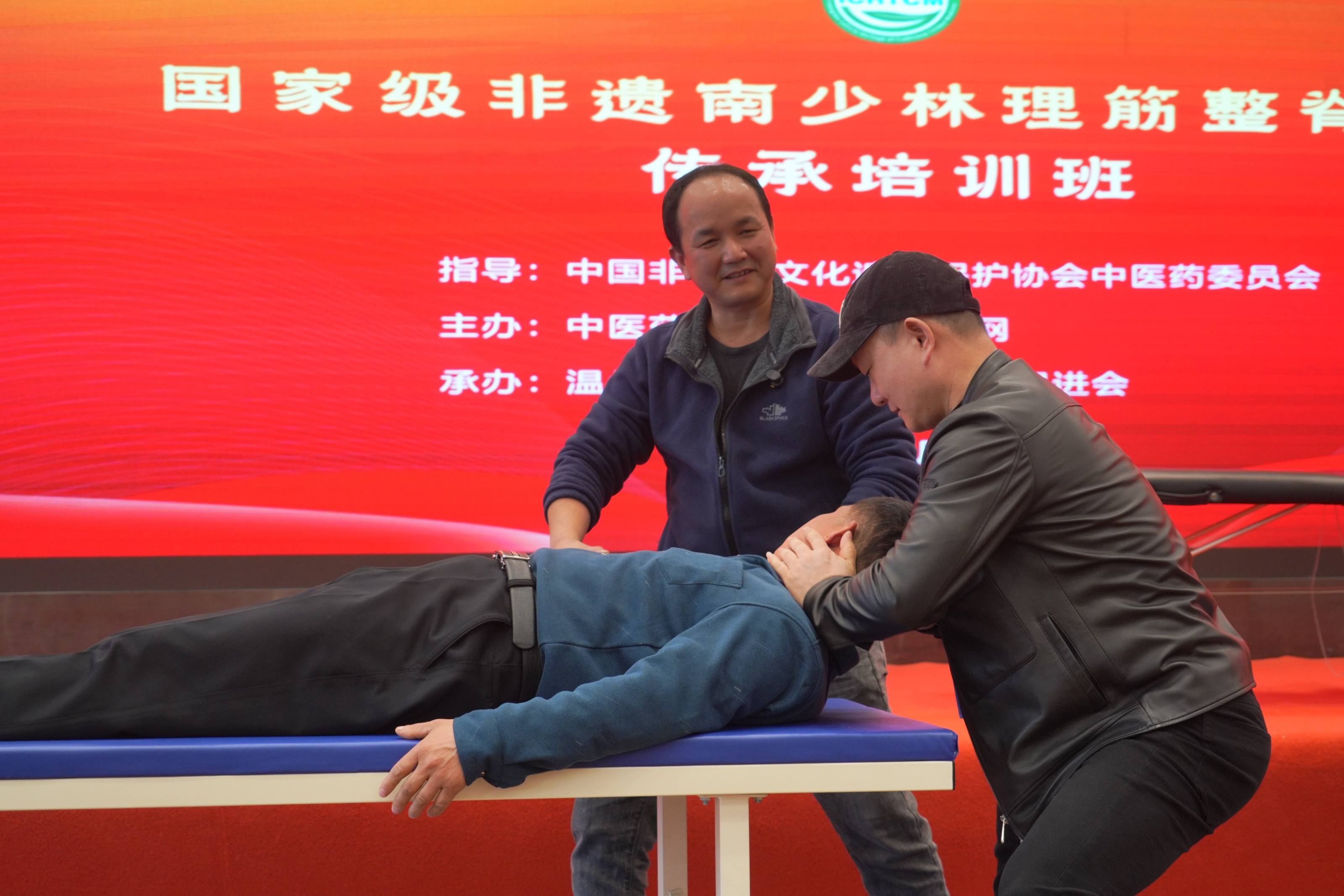 刘志坤示范手法.jpg 刘志坤示范手法.jpg