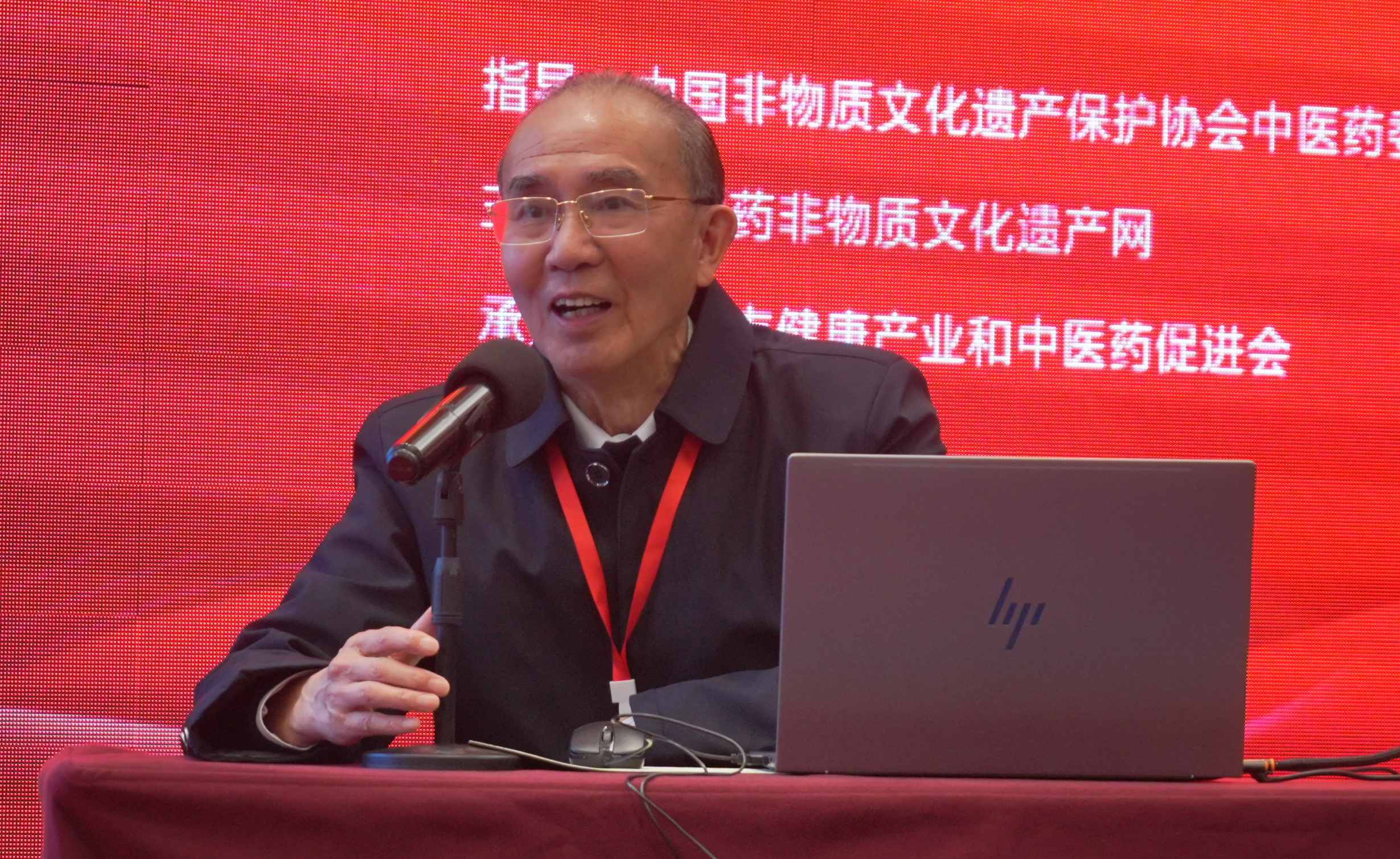 王和鸣授课.jpg 王和鸣授课.jpg