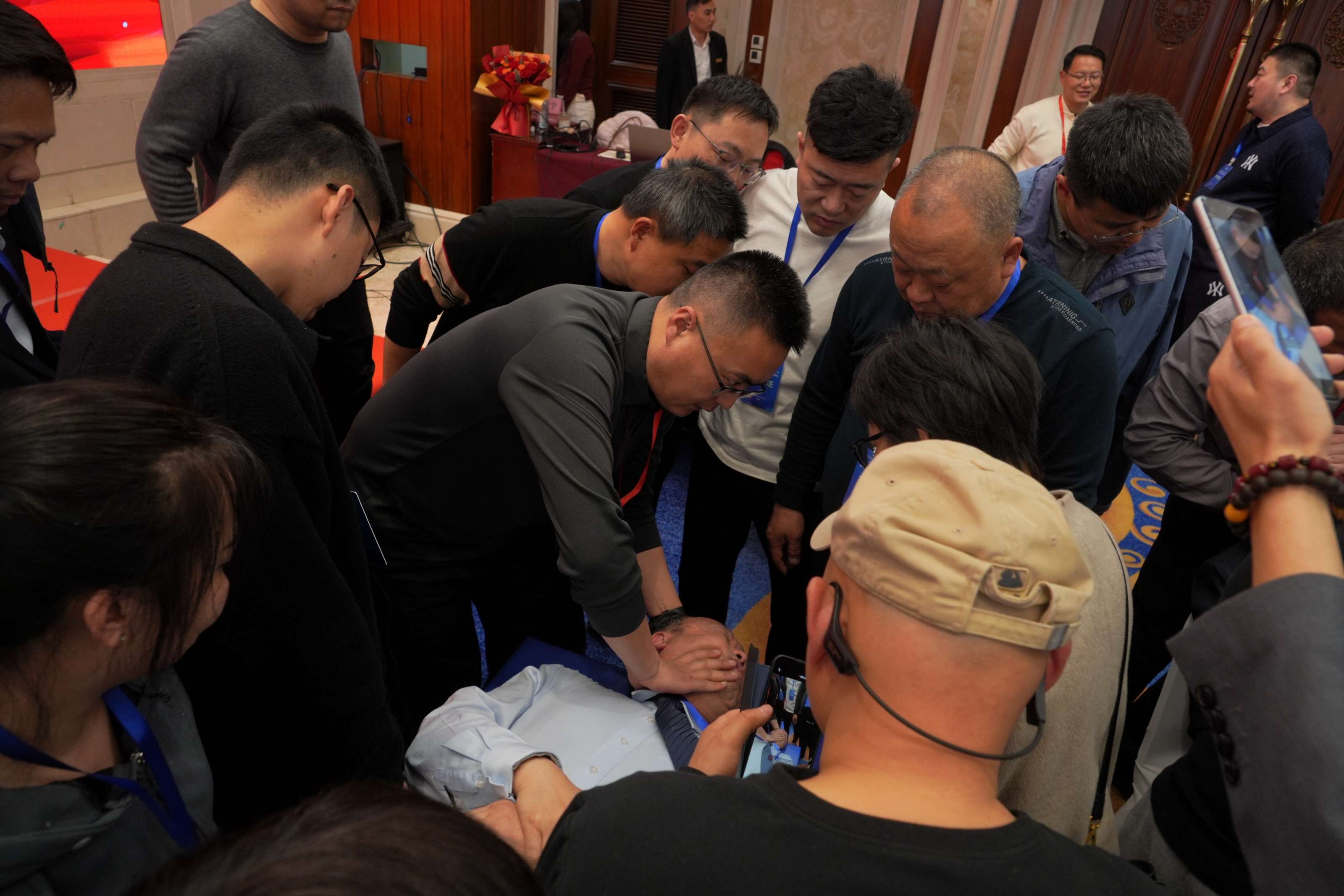 吴天林示范手法.jpg 吴天林示范手法.jpg